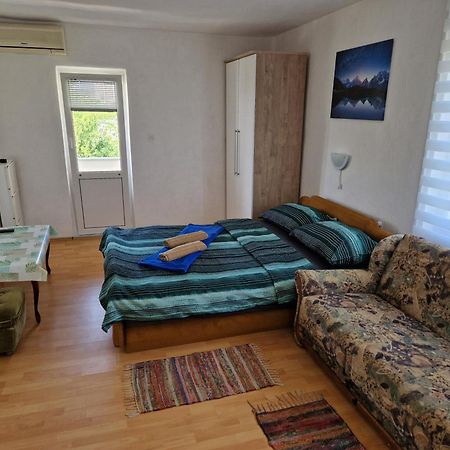 Apartments Nikol Lopar Exterior photo